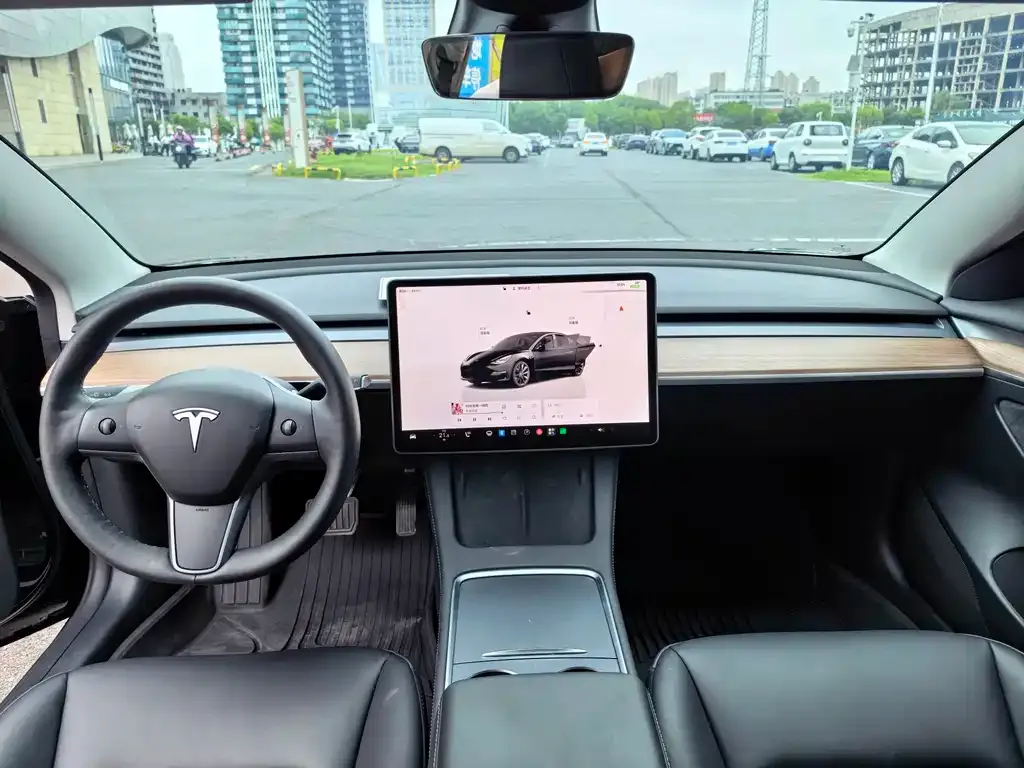 Tesla Model 3 — фото 3