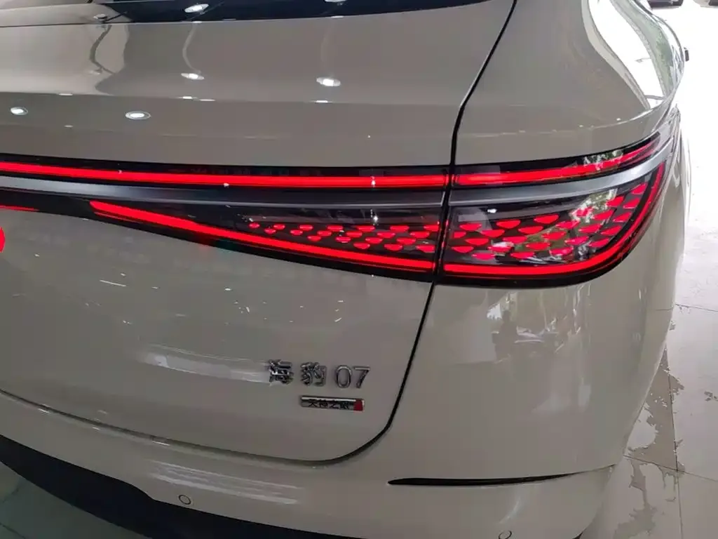 BYD Seal 07 DM-i — фото 3