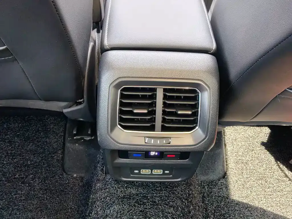 Volkswagen Tiguan L — фото 6