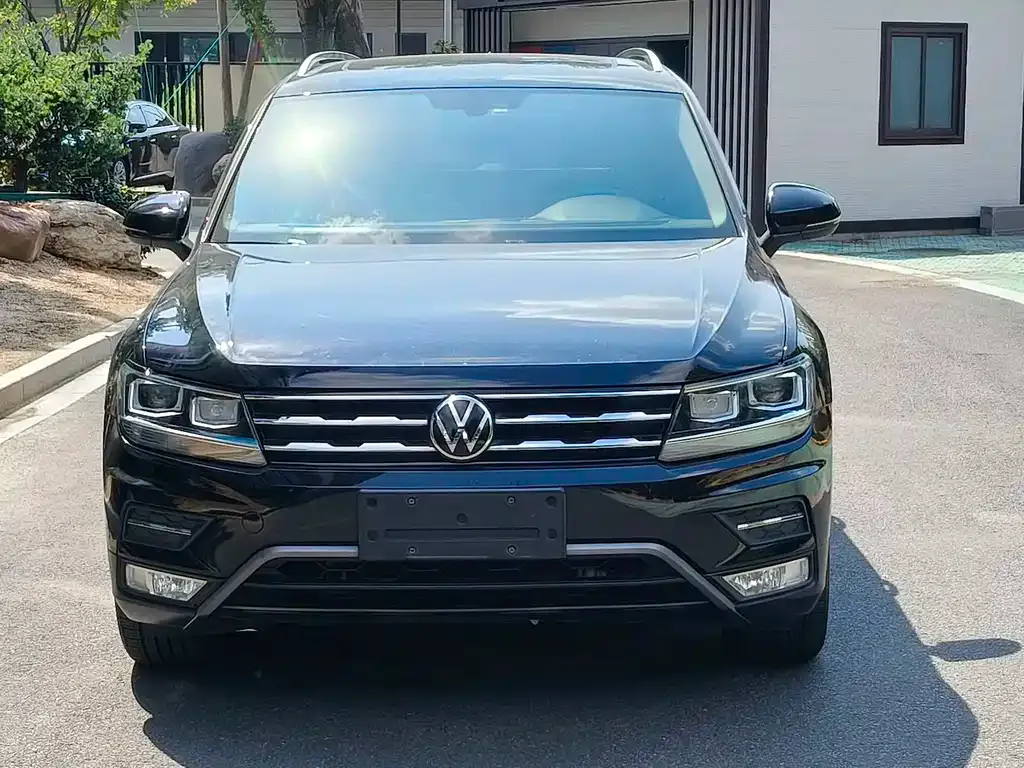 Volkswagen Tiguan L — фото 10