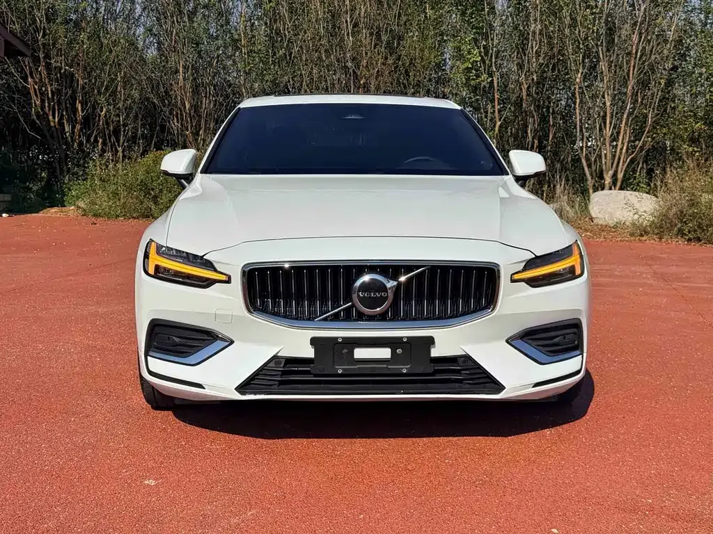 Volvo S60 — фото 5