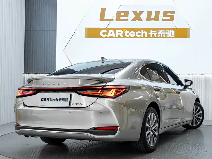 Lexus ES — фото 6