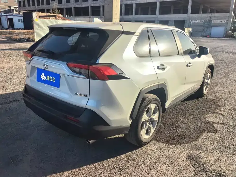 Toyota RAV4 — фото 10
