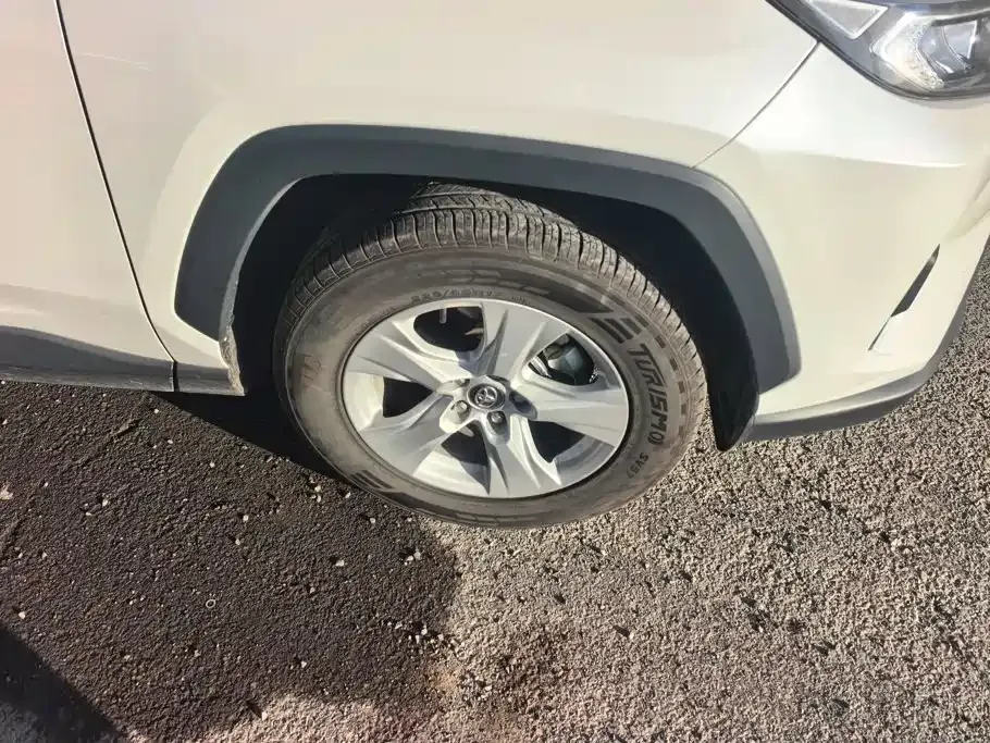 Toyota RAV4 — фото 6