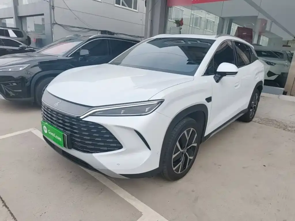 BYD L DM-i — фото 1