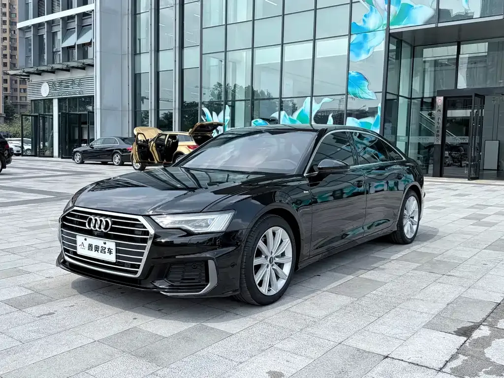 Audi A6L — фото 1