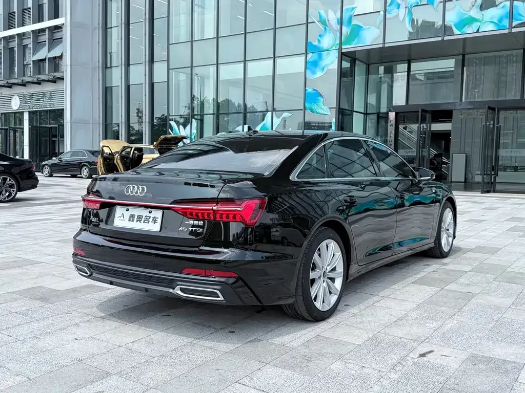 Audi A6L — фото 9