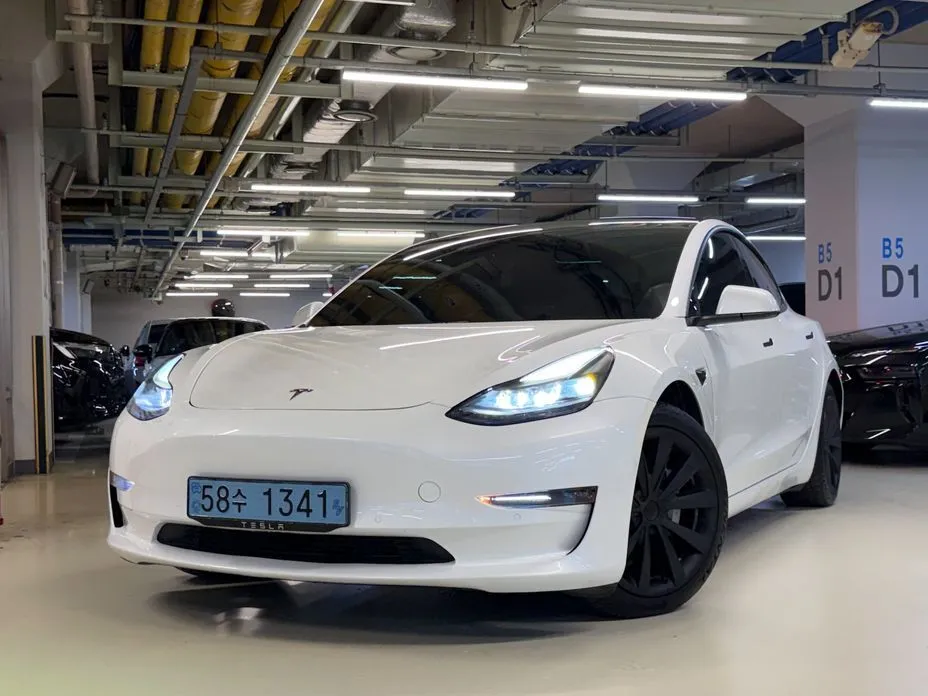 Tesla Model 3 — фото 1