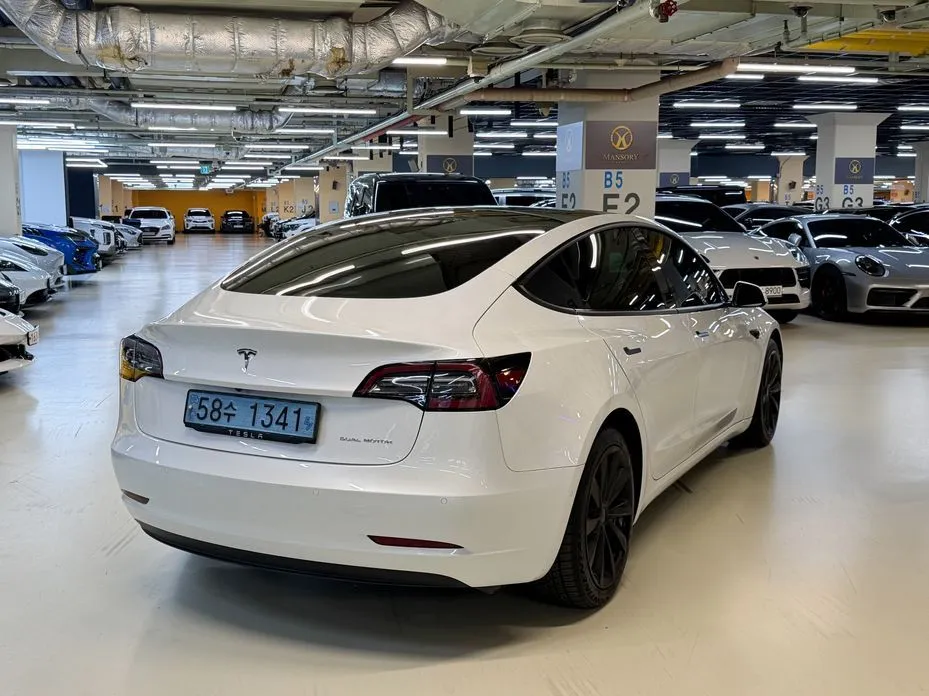 Tesla Model 3 — фото 4