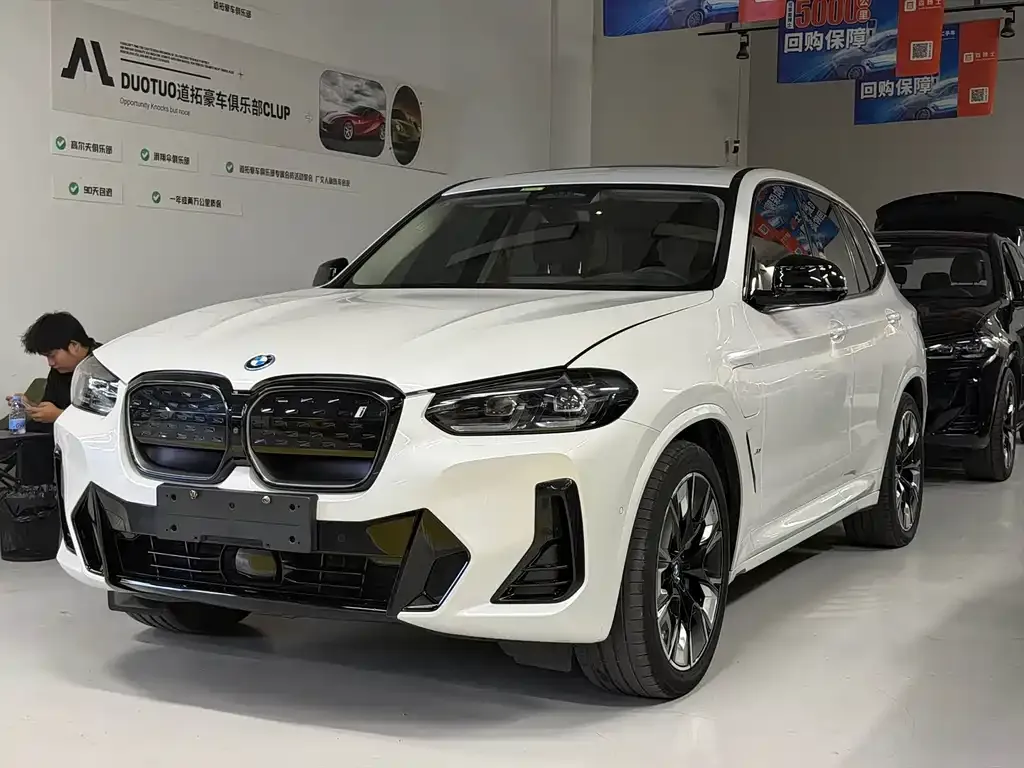 BMW iX3 — фото 1