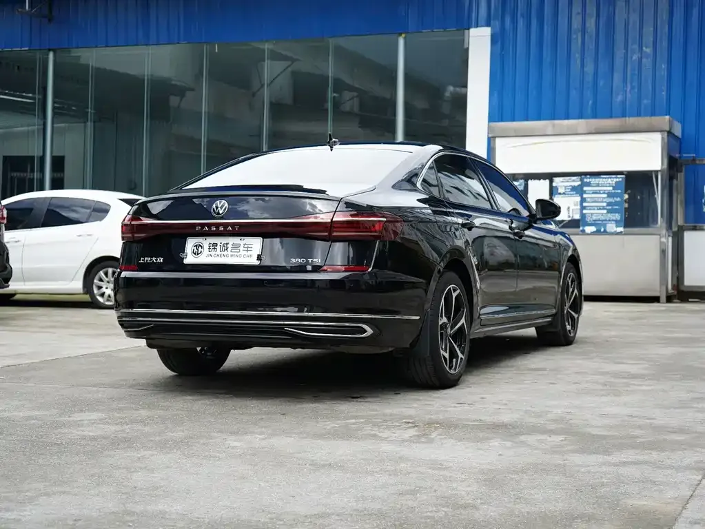Volkswagen Passat — фото 6