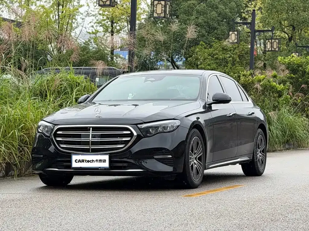 Mercedes-Benz E-Class — фото 1