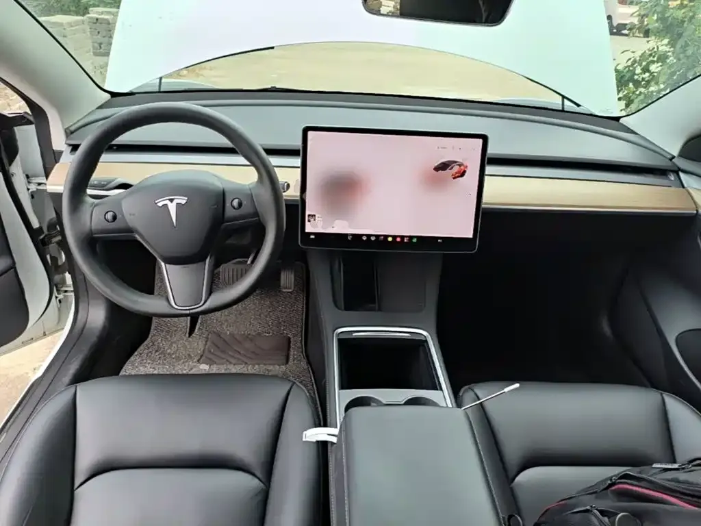 Tesla Model 3 — фото 3