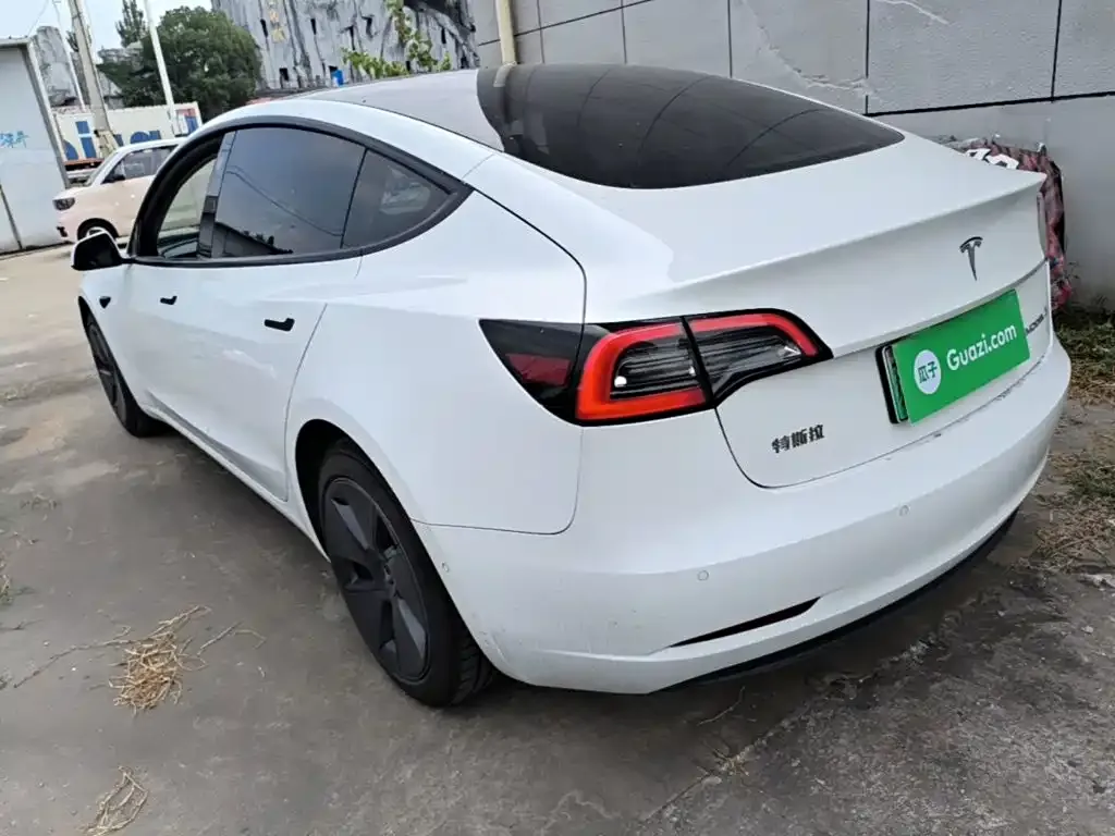 Tesla Model 3 — фото 9