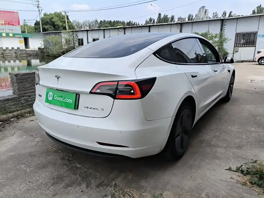 Tesla Model 3 — фото 10