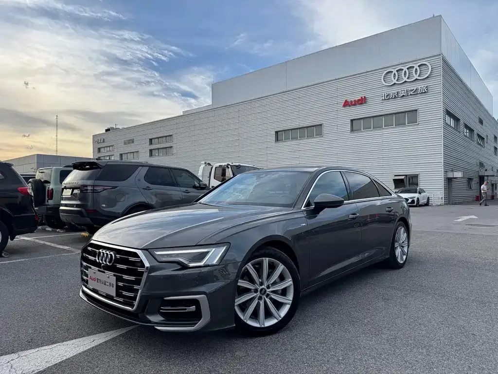 Audi A6L — фото 1