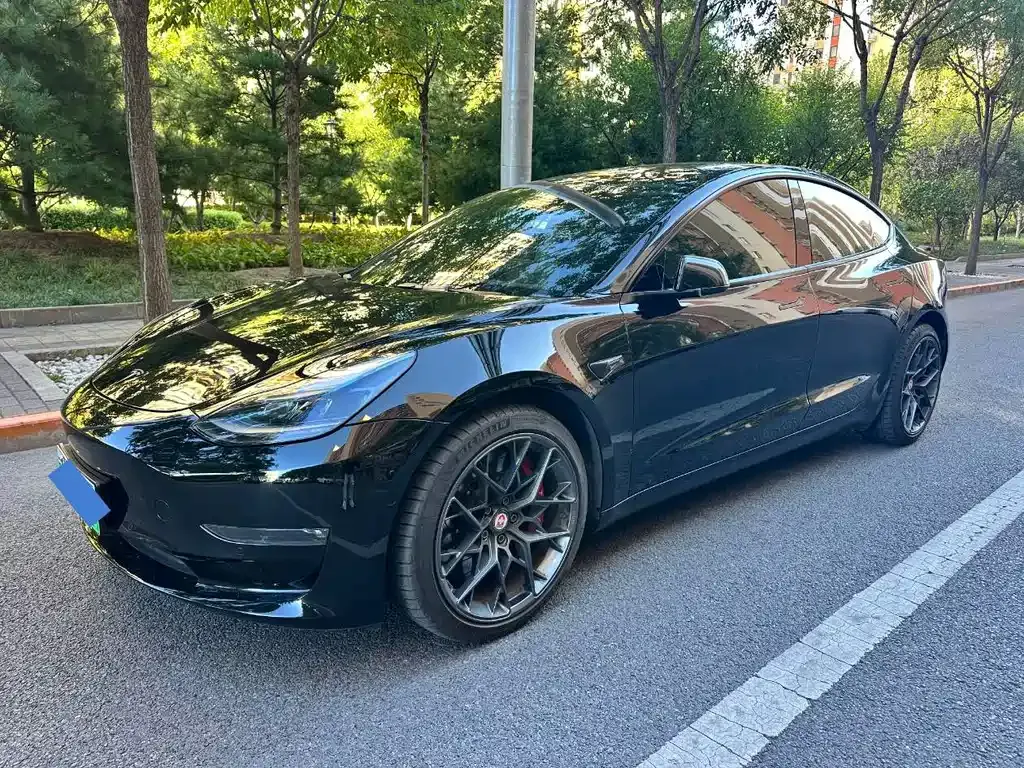 Tesla Model 3 — фото 1