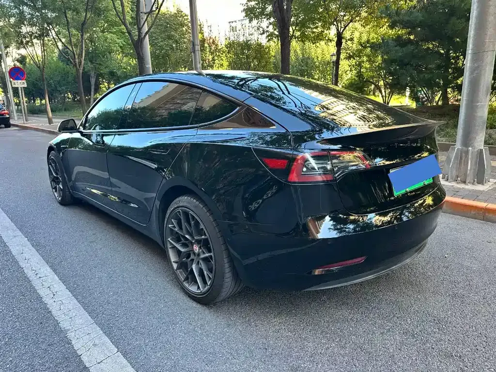 Tesla Model 3 — фото 10