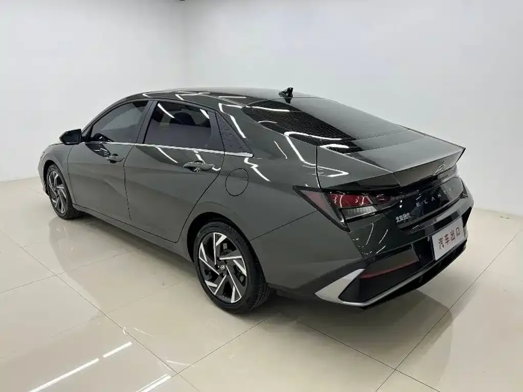 Hyundai Elantra — фото 3