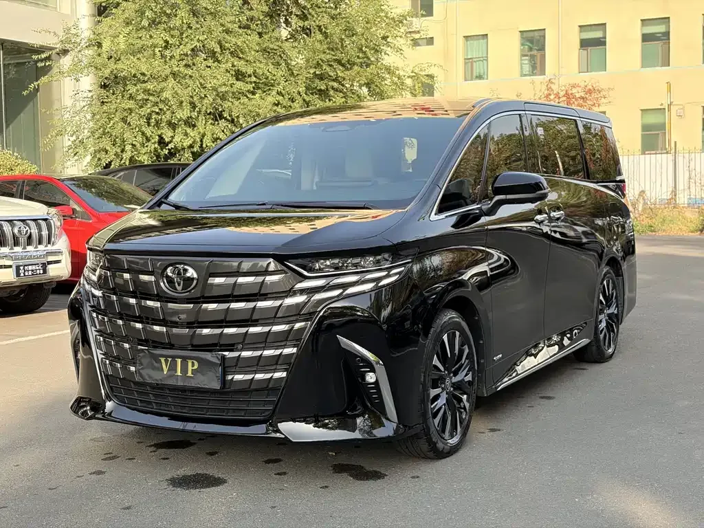 Toyota Alphard — фото 1