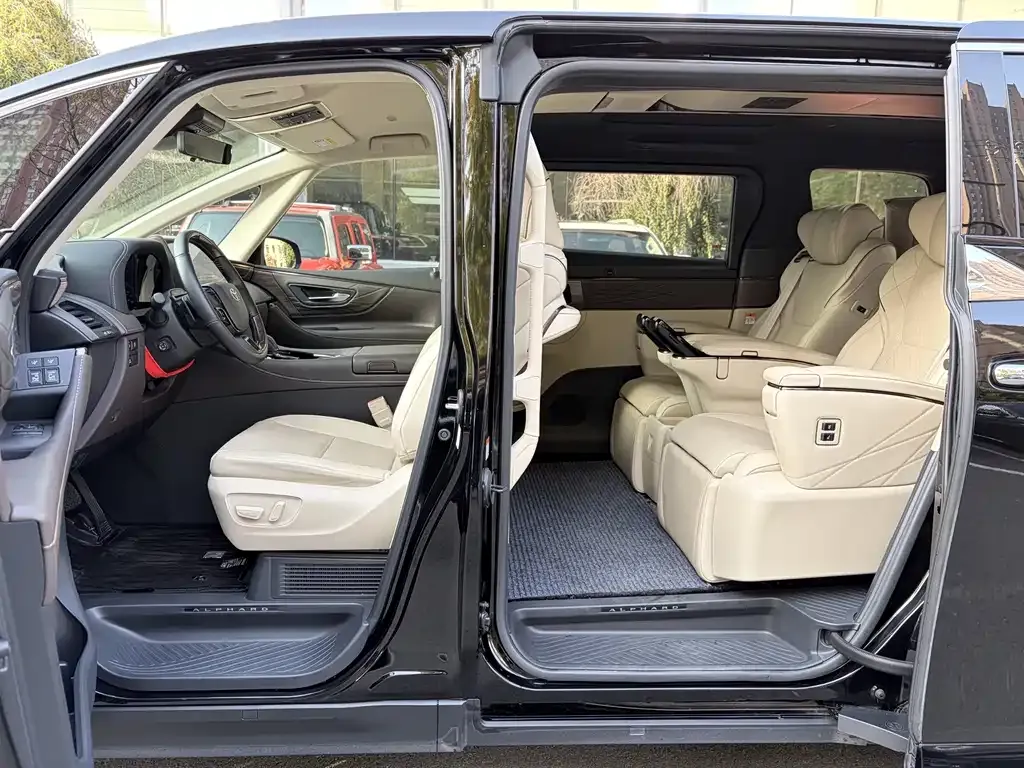 Toyota Alphard — фото 6
