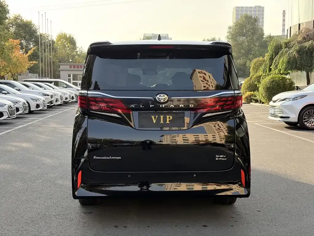 Toyota Alphard — фото 5