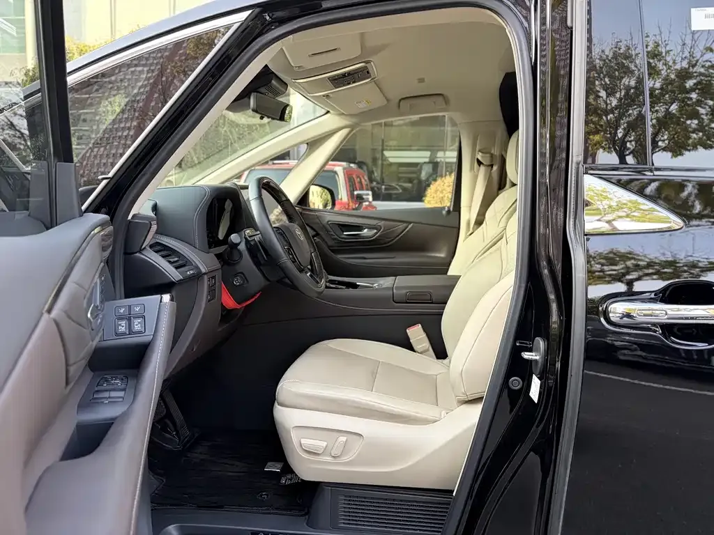 Toyota Alphard — фото 4