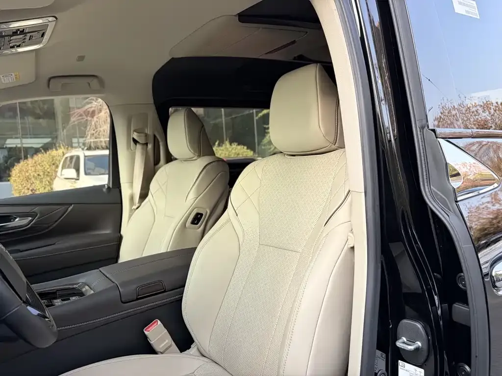 Toyota Alphard — фото 2