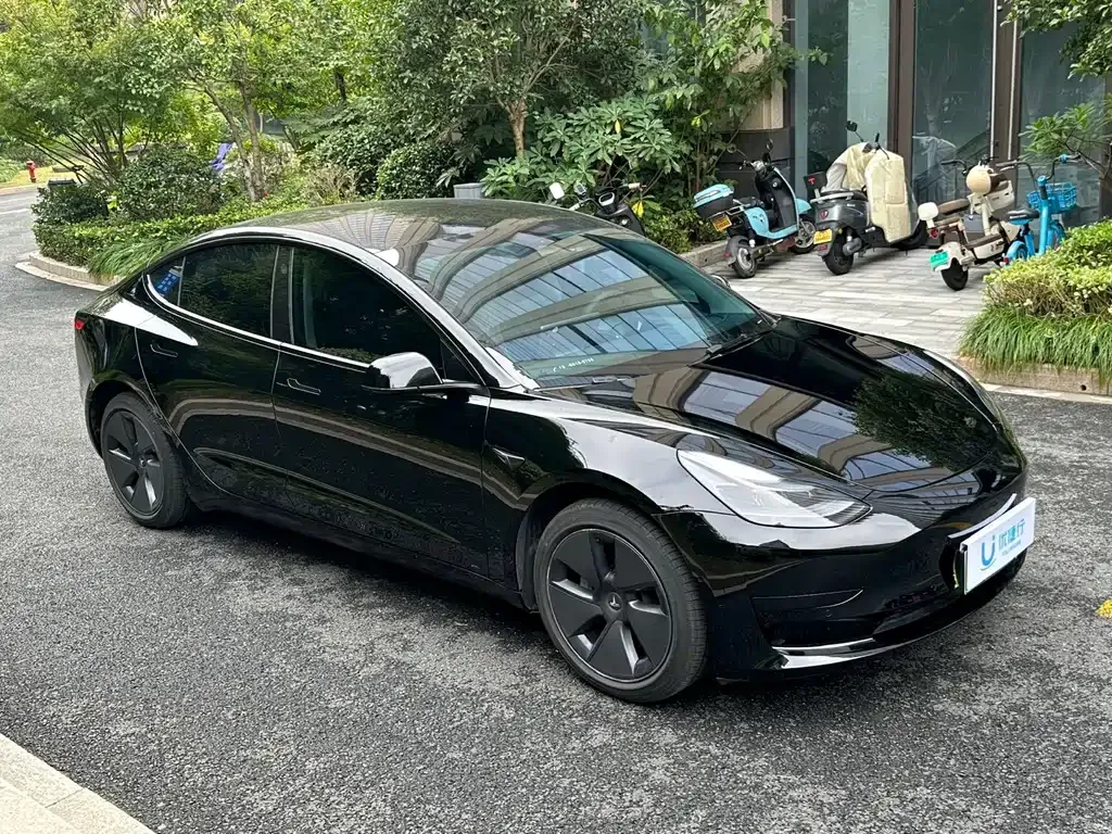 Tesla Model 3 — фото 8