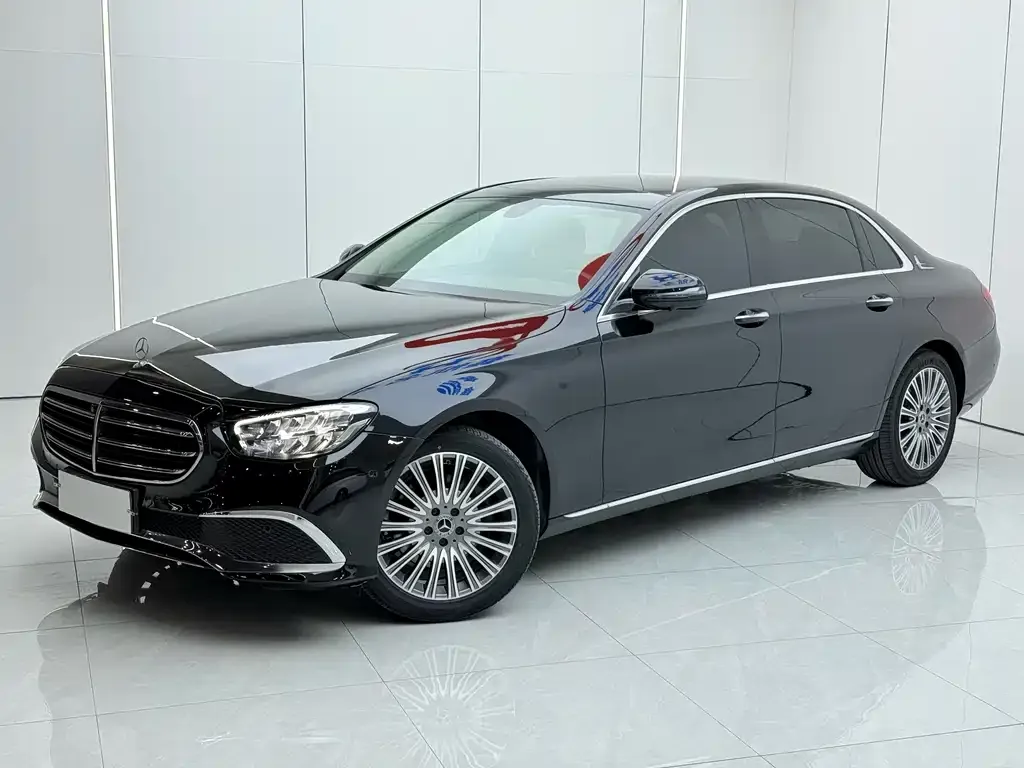 Mercedes-Benz E-Class — фото 1