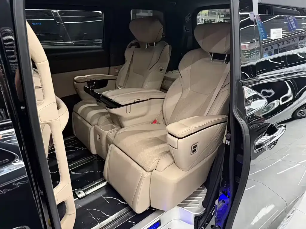 Toyota Alphard — фото 2