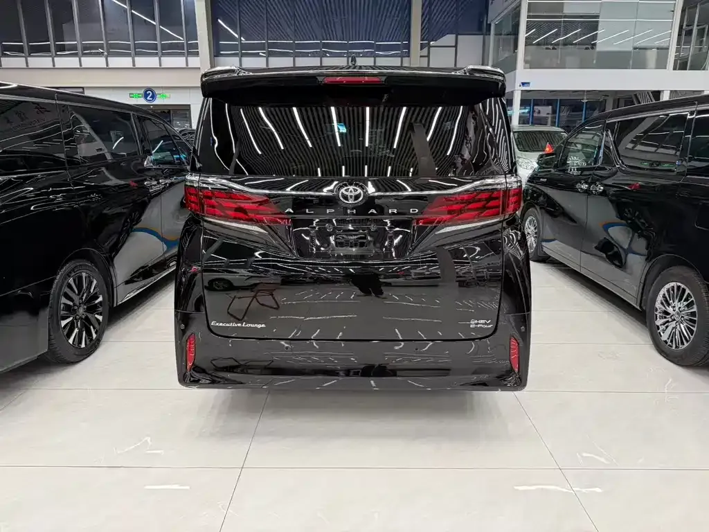 Toyota Alphard — фото 3