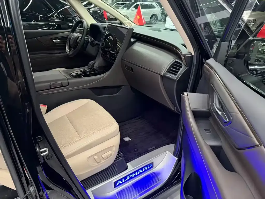 Toyota Alphard — фото 7