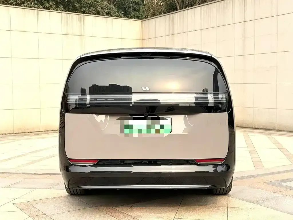 Li Auto MEGA — фото 7