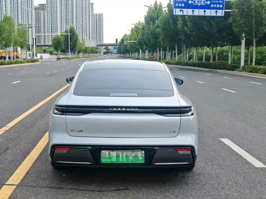 Geely Galaxy E8 — фото 3