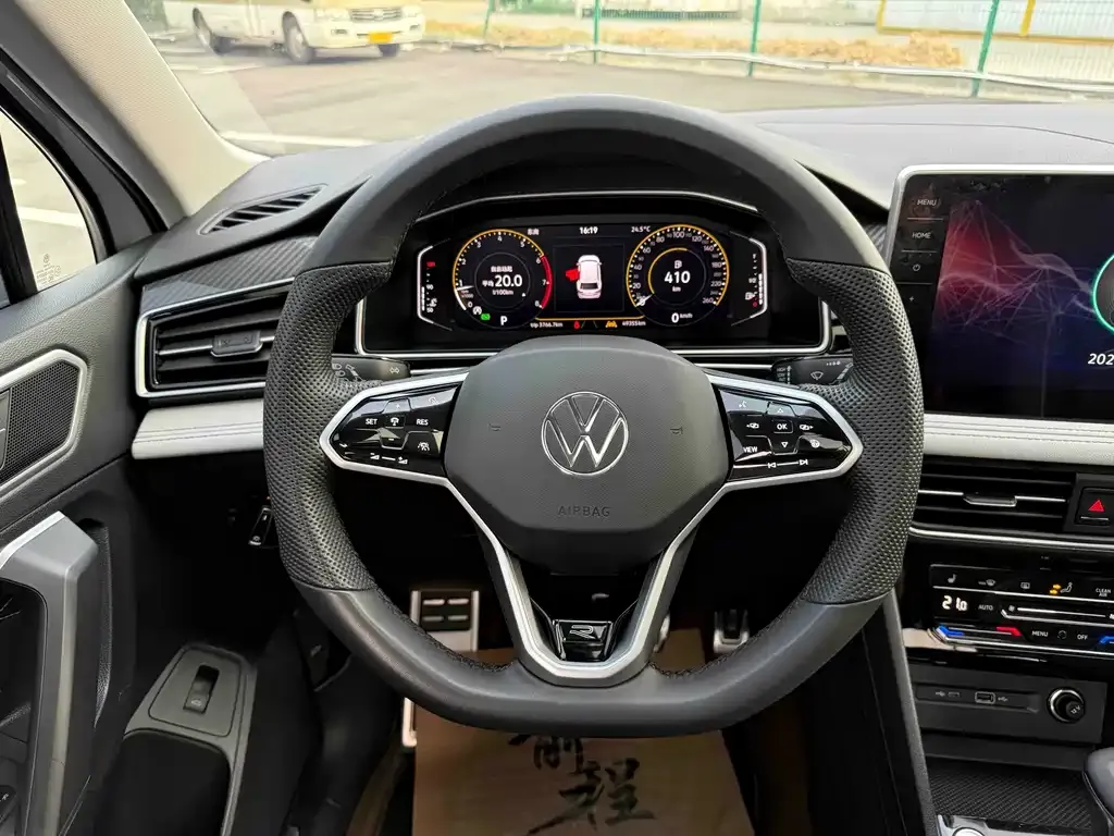 Volkswagen Tiguan L — фото 8