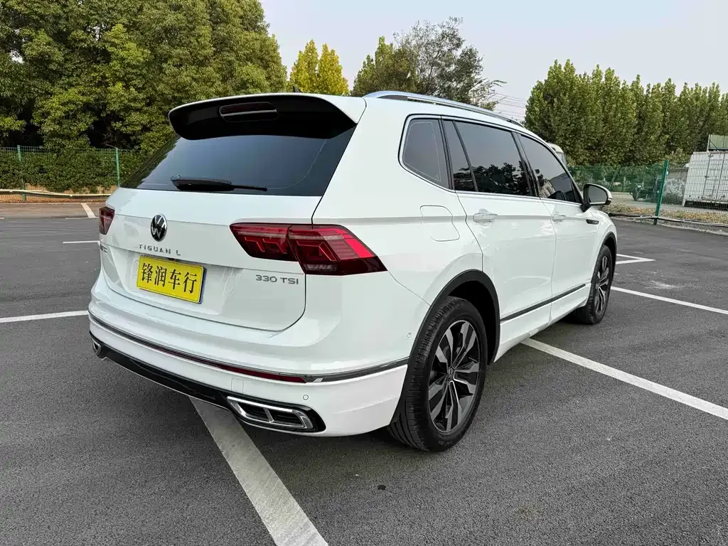 Volkswagen Tiguan L — фото 6