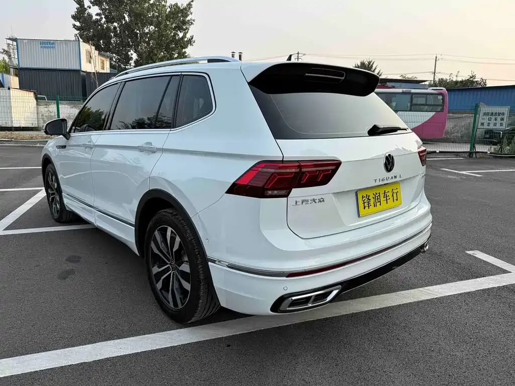 Volkswagen Tiguan L — фото 2
