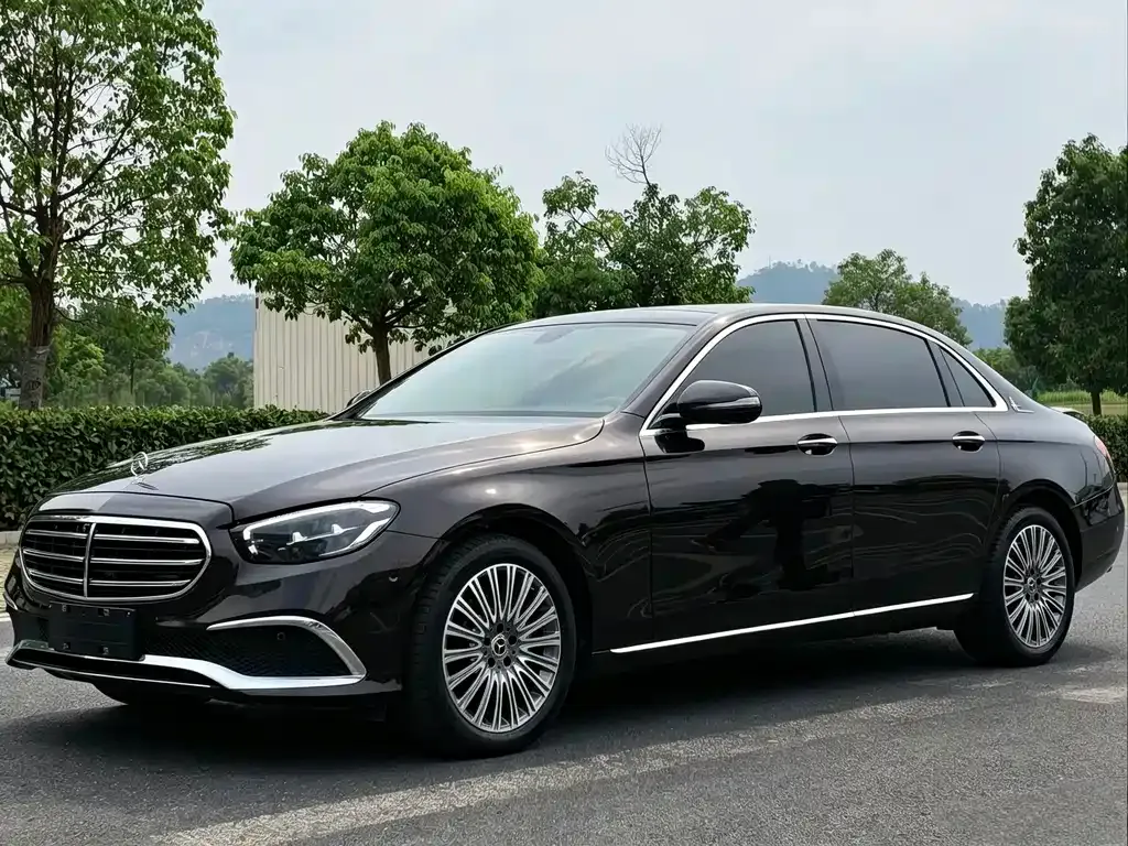 Mercedes-Benz E-Class — фото 1