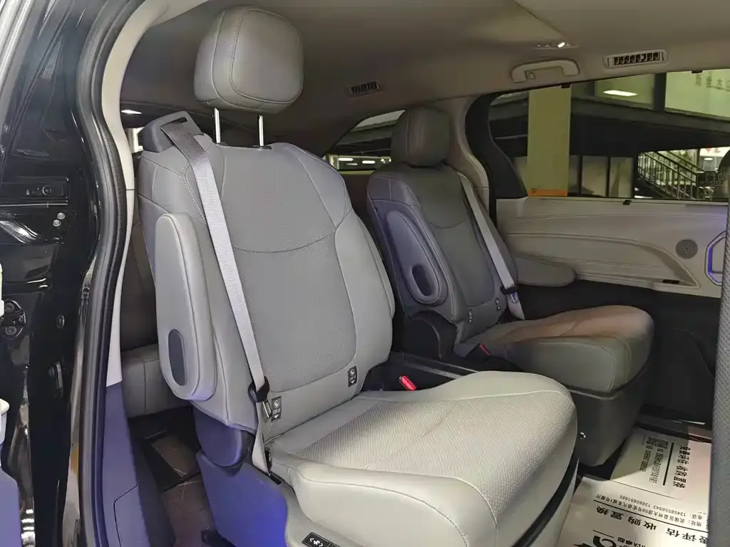 Toyota Granvia — фото 3