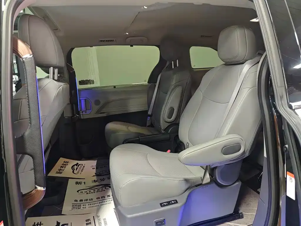 Toyota Granvia — фото 6