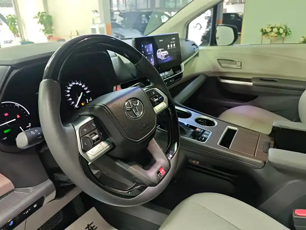 Toyota Granvia — фото 9