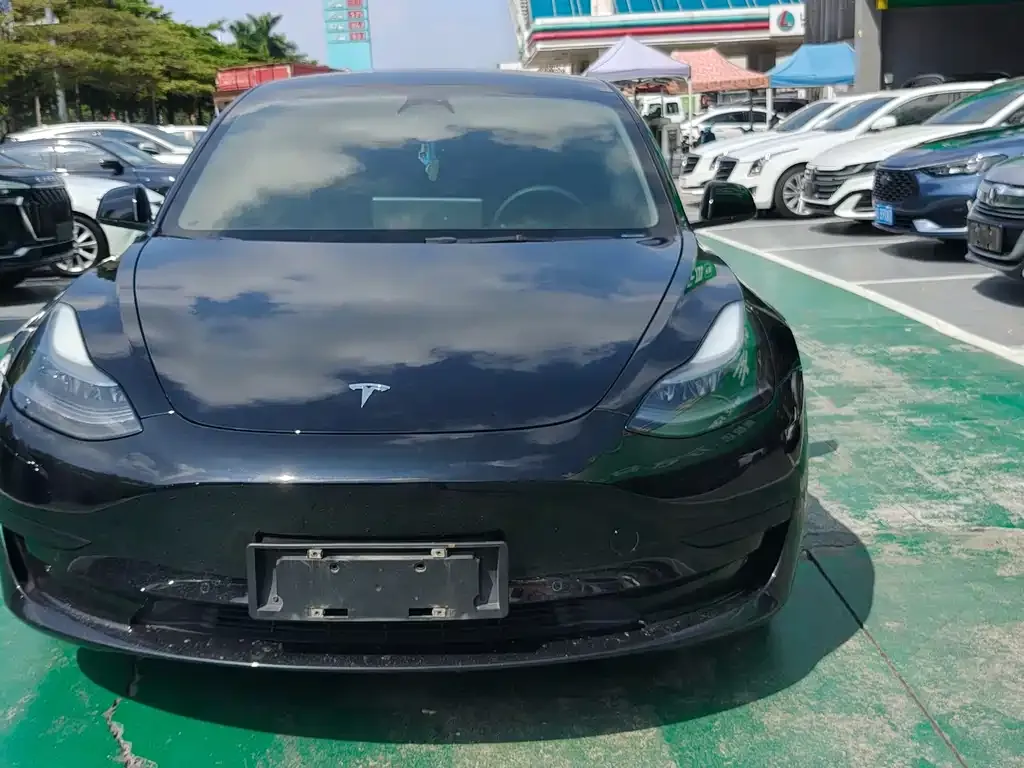 Tesla Model 3 — фото 1