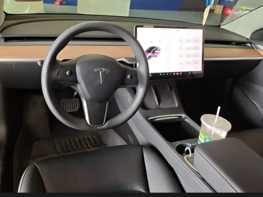 Tesla Model 3 — фото 7
