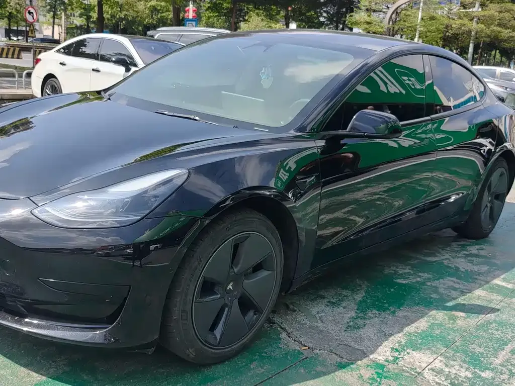 Tesla Model 3 — фото 2