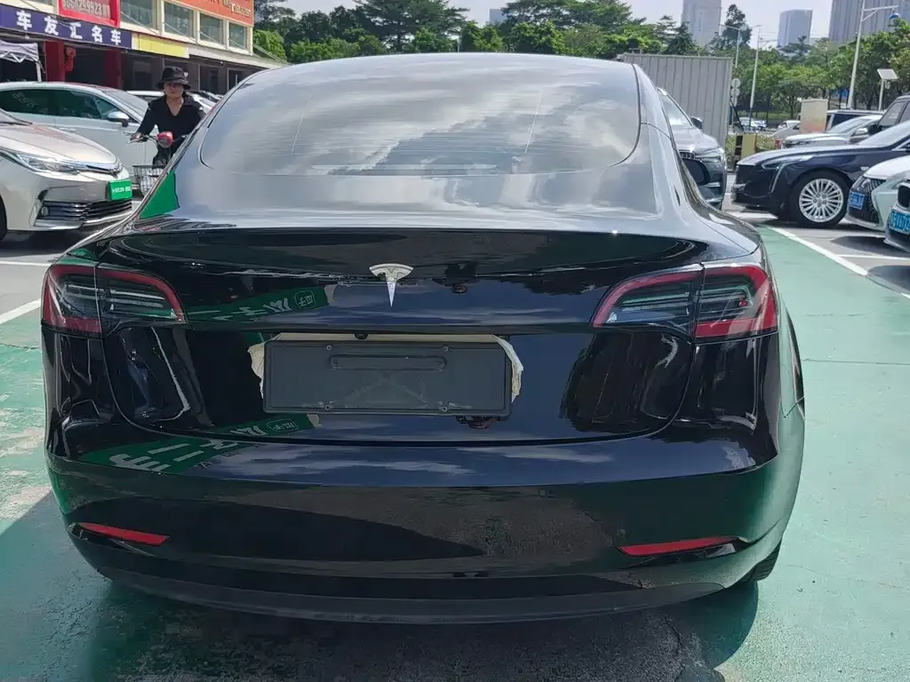 Tesla Model 3 — фото 4