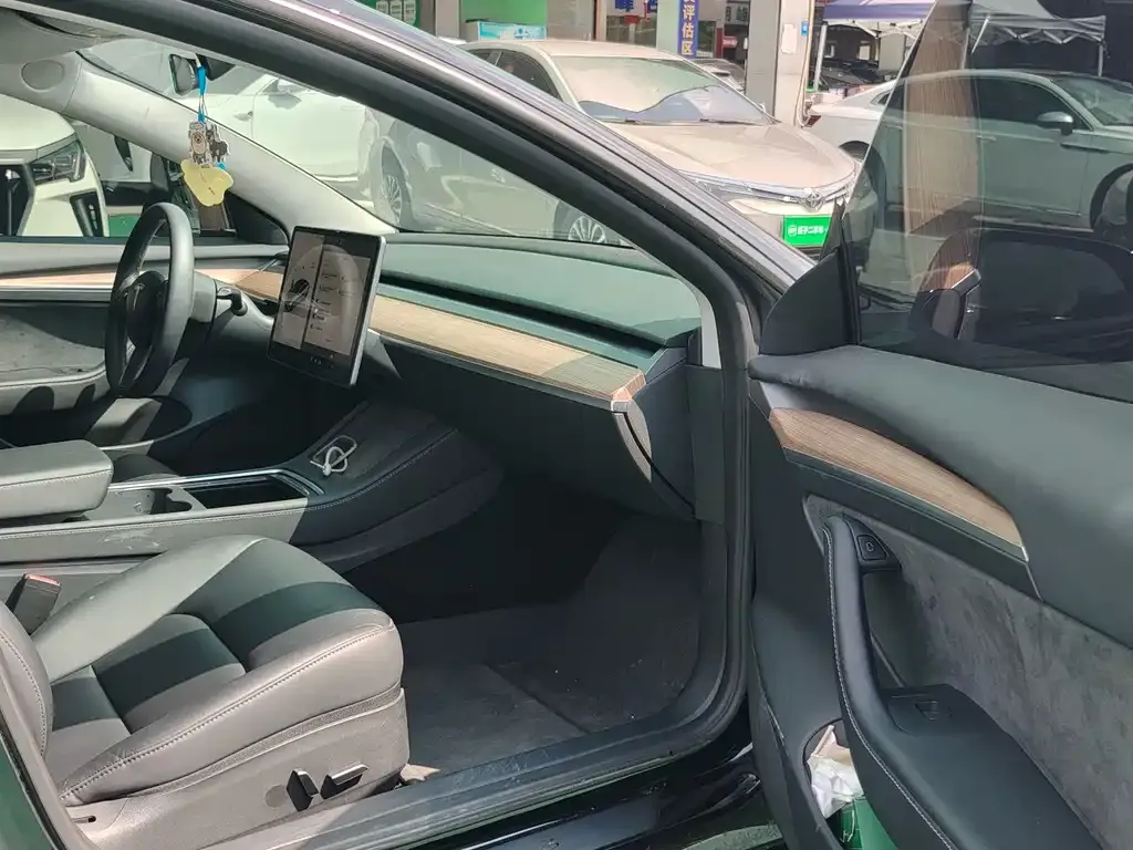 Tesla Model 3 — фото 10