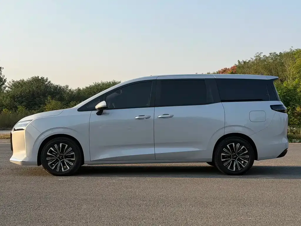 Wuling Xingguang 730 New Energy — фото 10