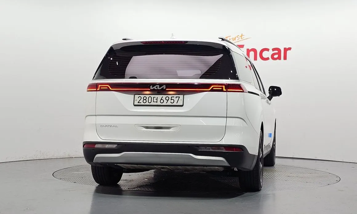 Kia Carnival — фото 10