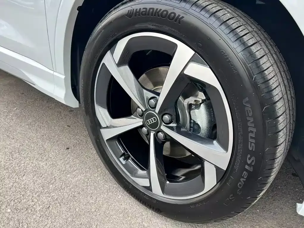 Audi Q3 — фото 10